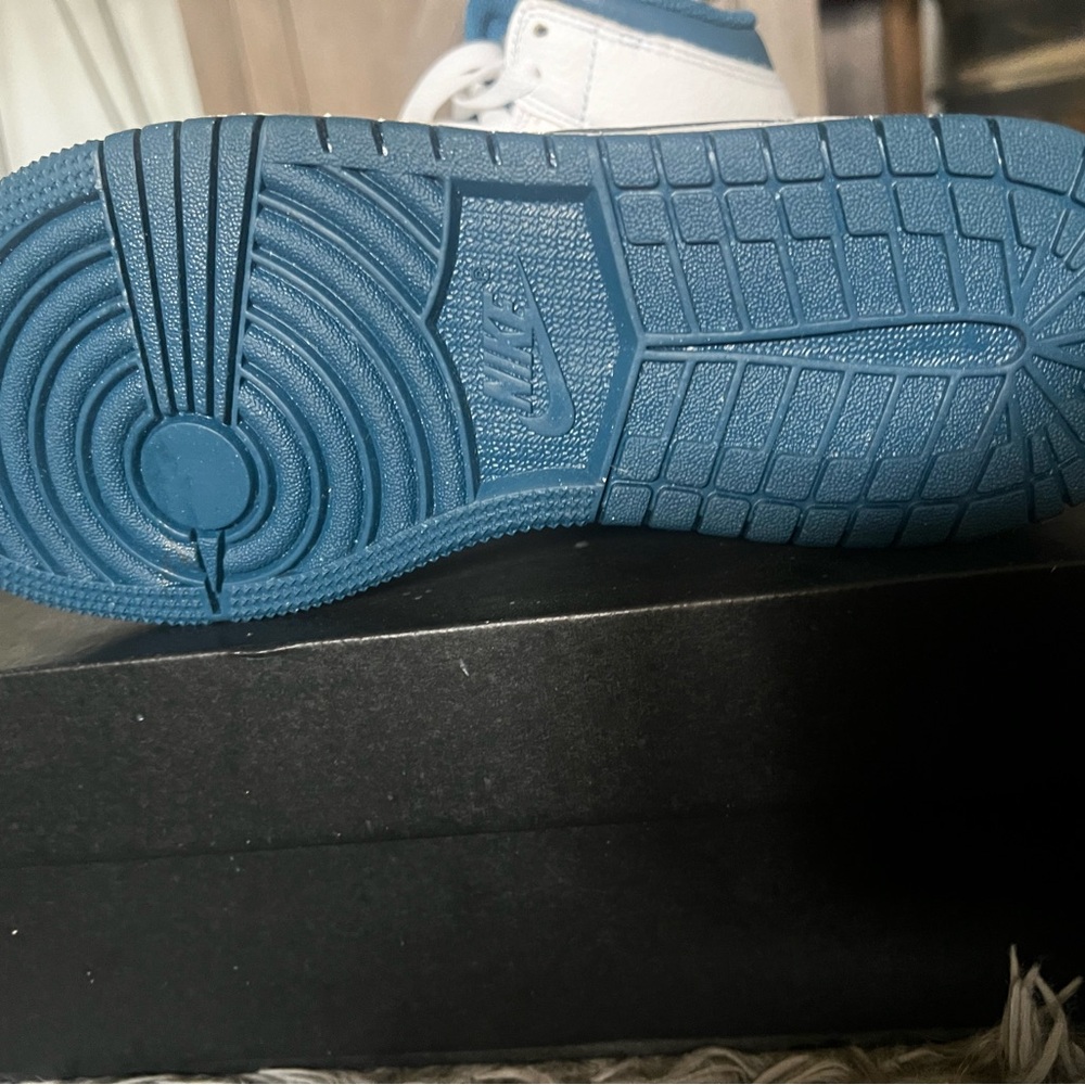 Nike Air Jordan 1 Mid SE - Picture 4 of 4